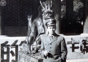 Ryszard Kukliński in Polish Army uniform.