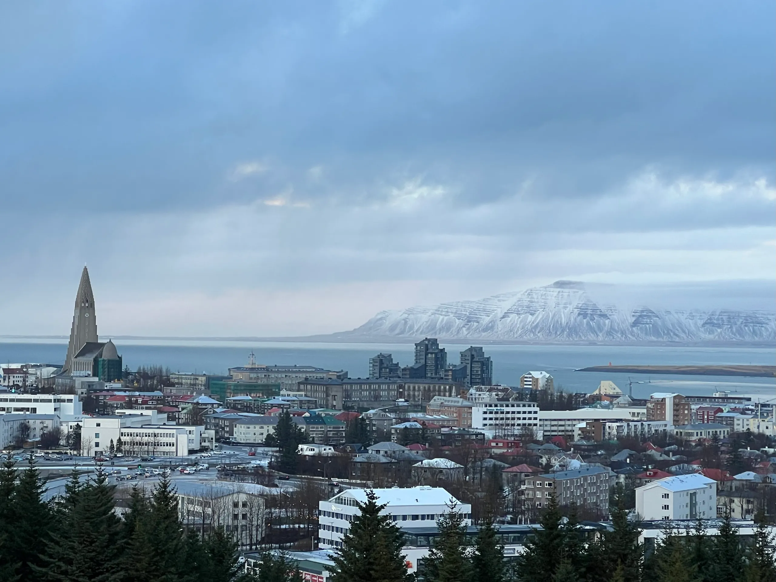 Iceland Between the Cold War and the Northern Lights